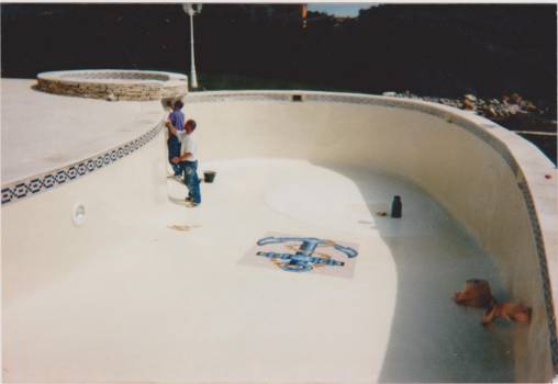 Une piscine qui fuit - Un bassin fissuré - 