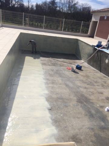 étanchéité par stratification piscine béton