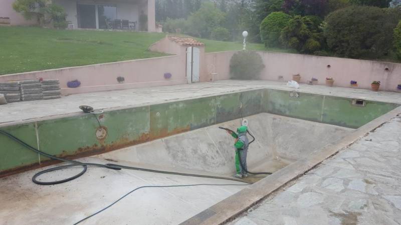 sablage des tôles de la piscine